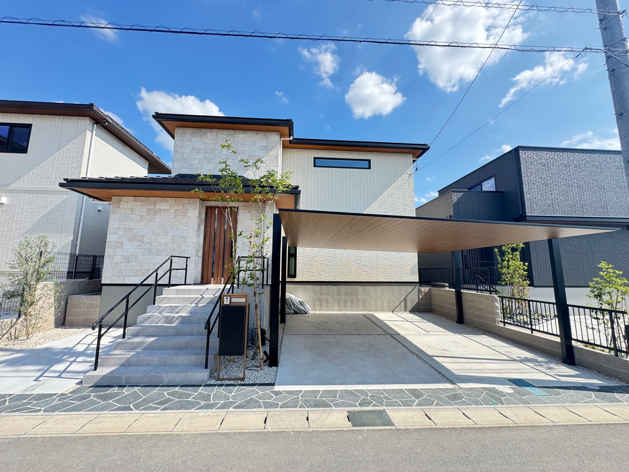 【東海市】SCカーポートが映える、シンプルモダンな外構デザイン